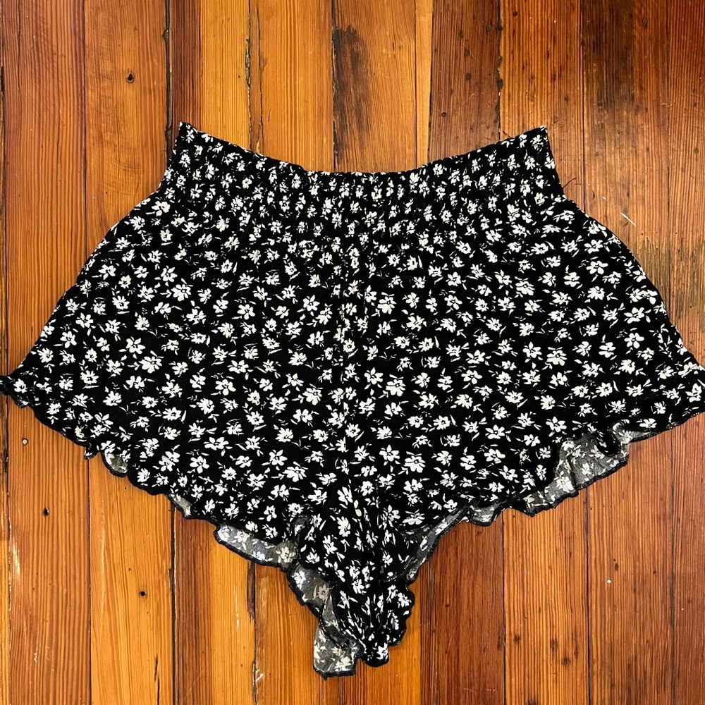 Kendal and Kylie flowy floral summer shorts